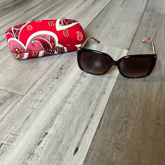 COPY - Vera Bradley Sunglasses - Picture 3 of 4